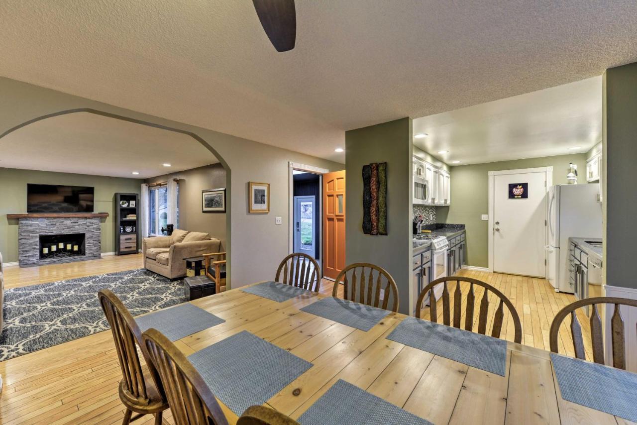 Central Medford Family Retreat With Large Yard! Exterior foto